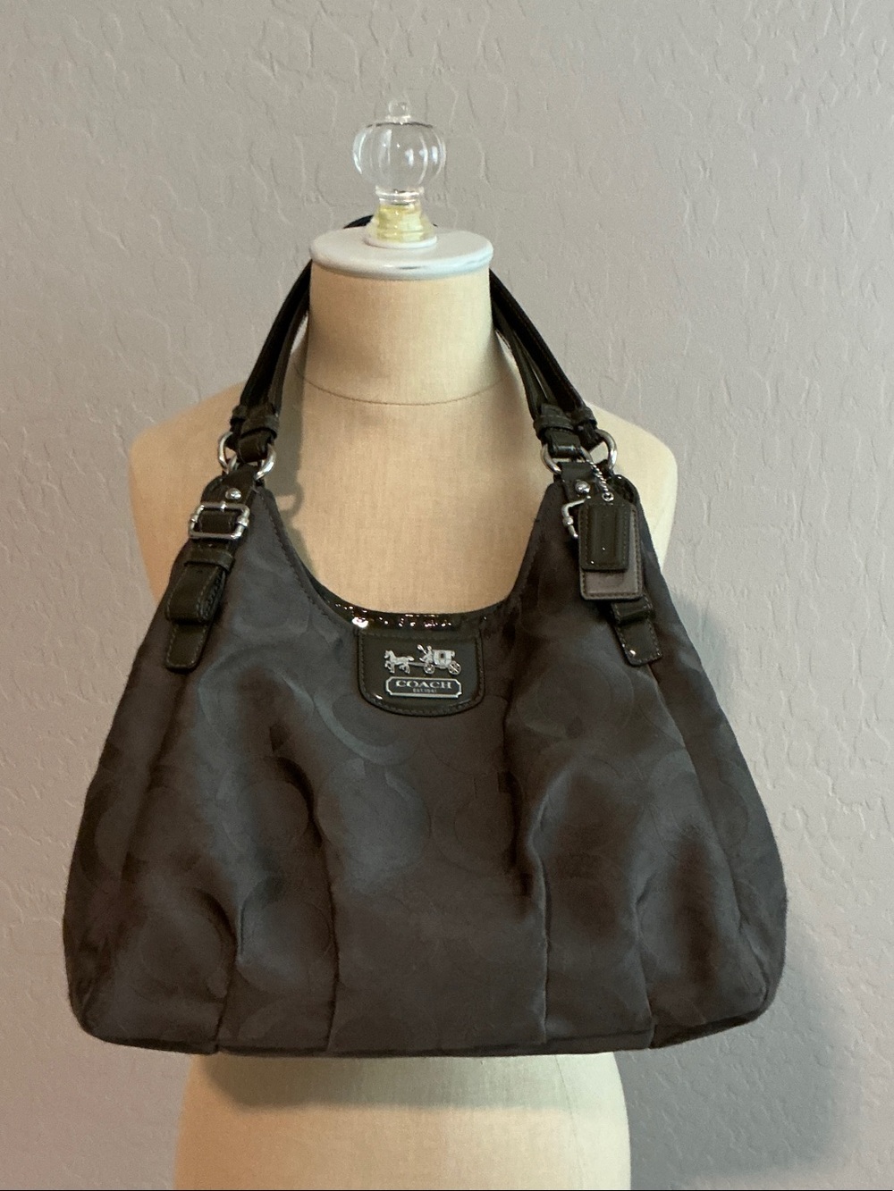 Coach Madison Maggie 18763 Graphic Op Art Sateen Gray Shoulder Bag